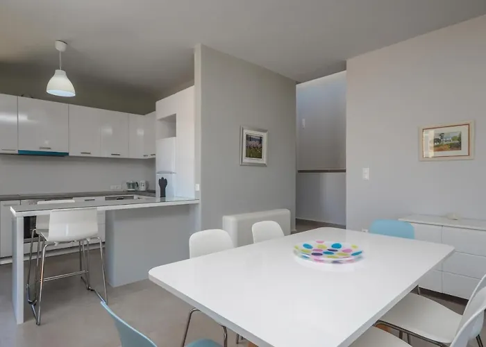 Sunshine וילה מיקרי ויגלה